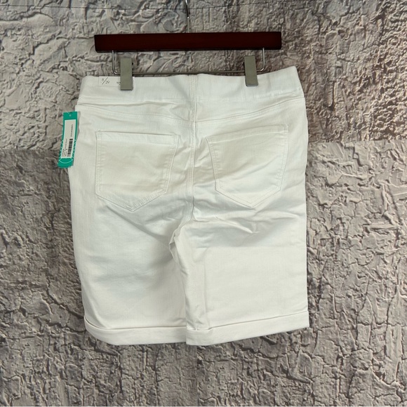 NWT Liverpool Chloe Bermuda jean short in white. - Picture 2 of 6